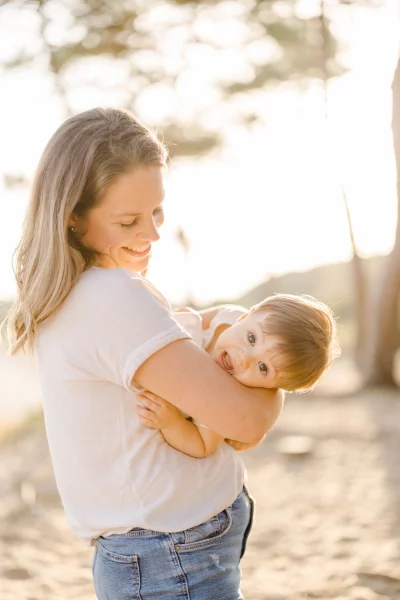 bonheur main enfant sourire amour